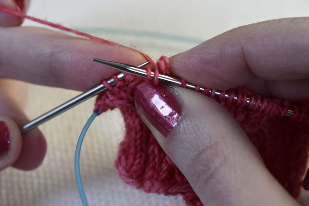 Cable Knitting Needles by Itsvera to Hold Stitches Held Easily